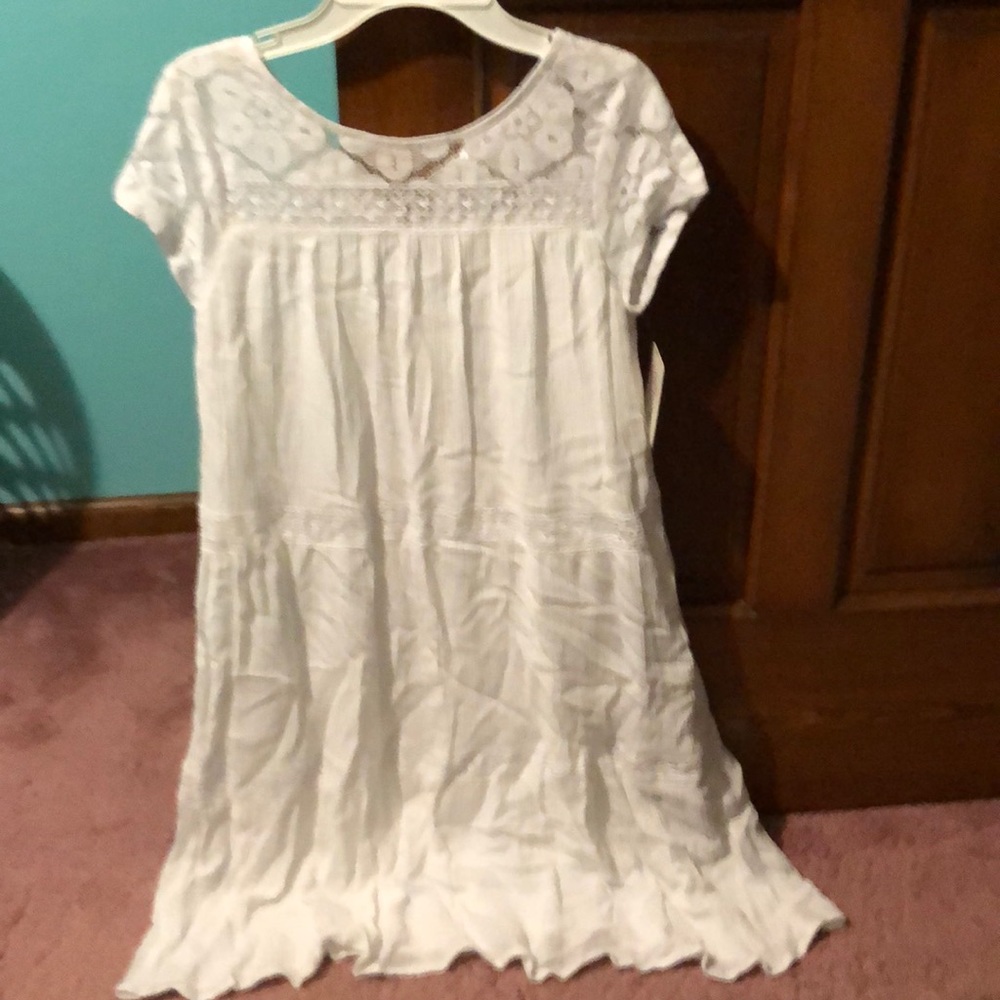 White dress, very nice lace details